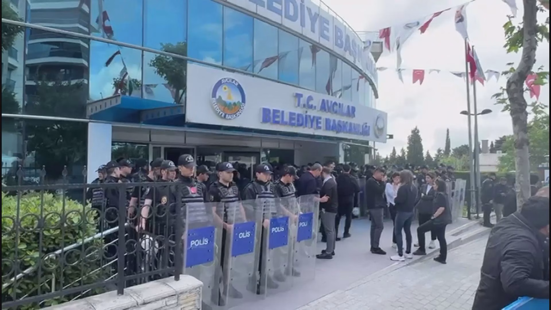 İstanbul Avcılar Belediyesi'nde arama yapıldı