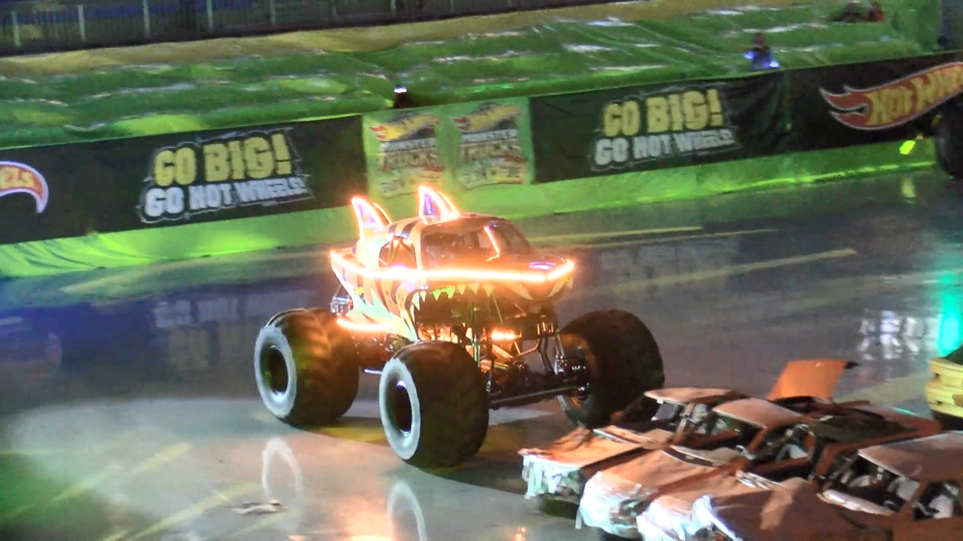 İstanbul Hot Wheels'ın dev tekerlekli canavar kamyonları İstanbul'da şov yaptı