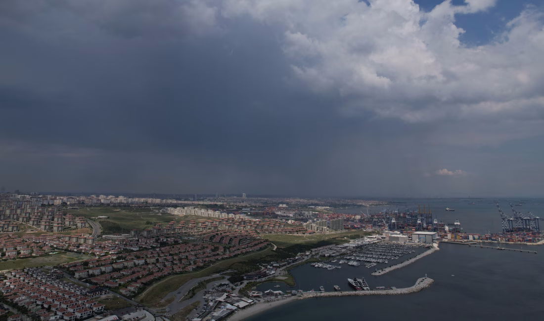 Vehbi DEMİR – Özcan KILIÇ / İSTANBUL, – İSTANBUL’da gökyüzünü