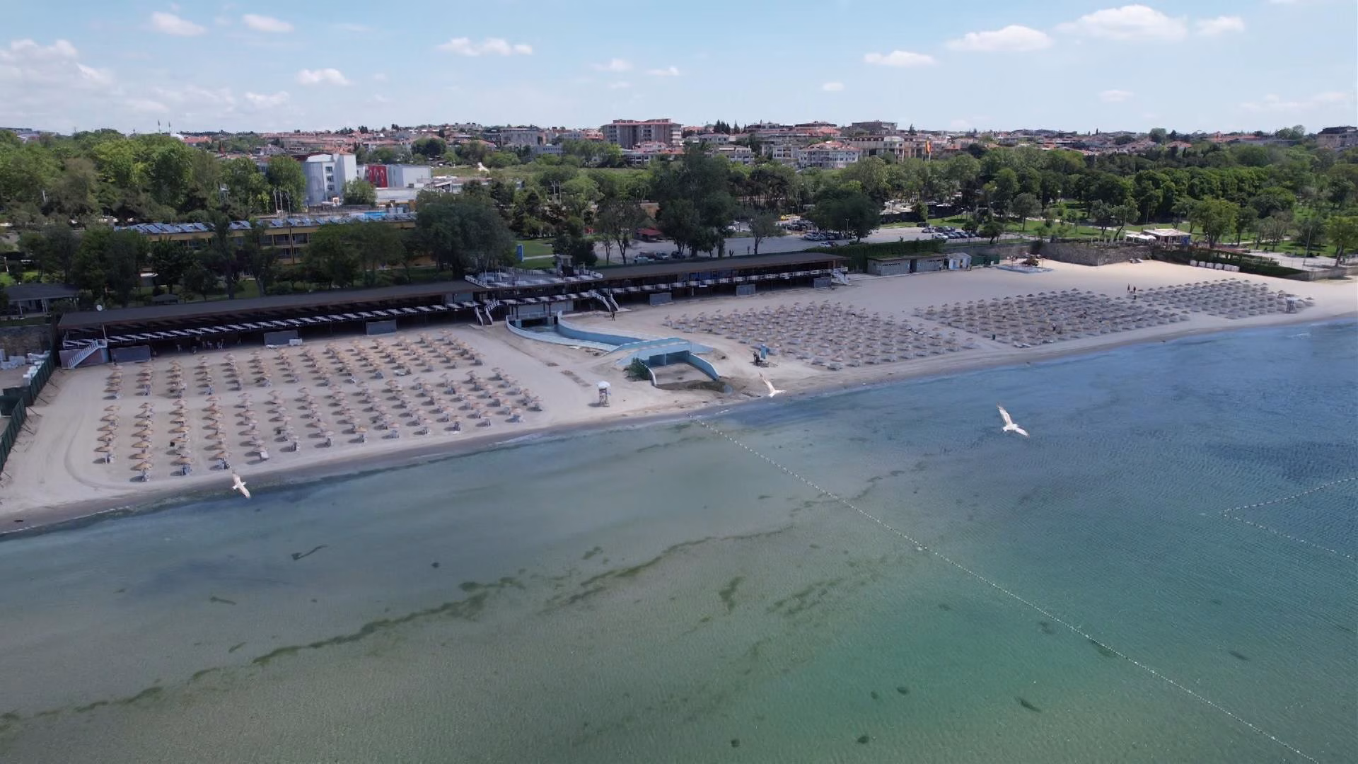 İstanbul İstanbul'da plajlar sezona hazır; giriş ücreti lira olan var