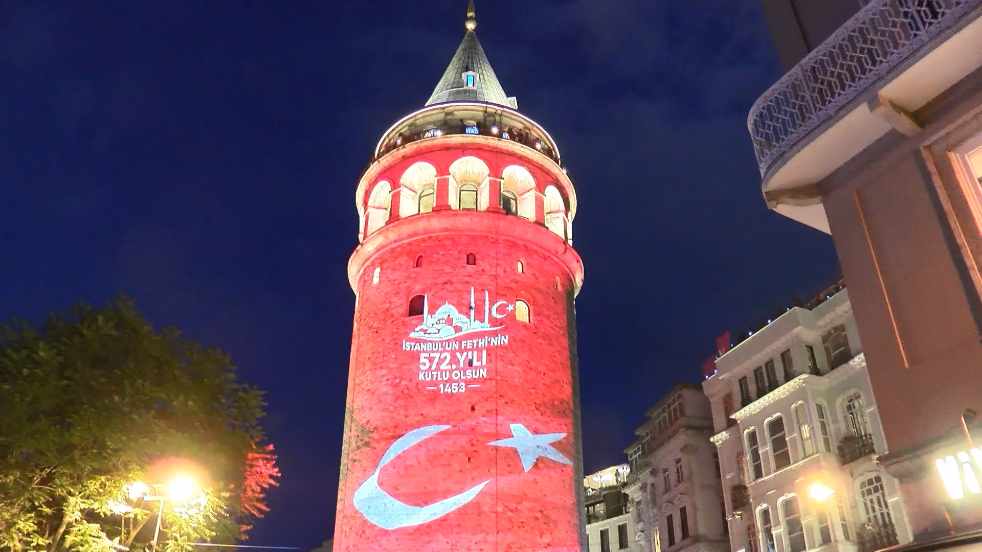 İstanbul İstanbul'un Fethi'nin ’nci yıl dönümünde Galata Kulesi’ne Türk Bayrağı yansıtıldı