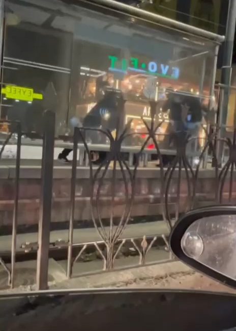 Baran AKKAYA-Hiba HAKBİLİR/İSTANBUL, -SULTANGAZİ’de tramvay durağında bekleyen kadını taciz ettiği