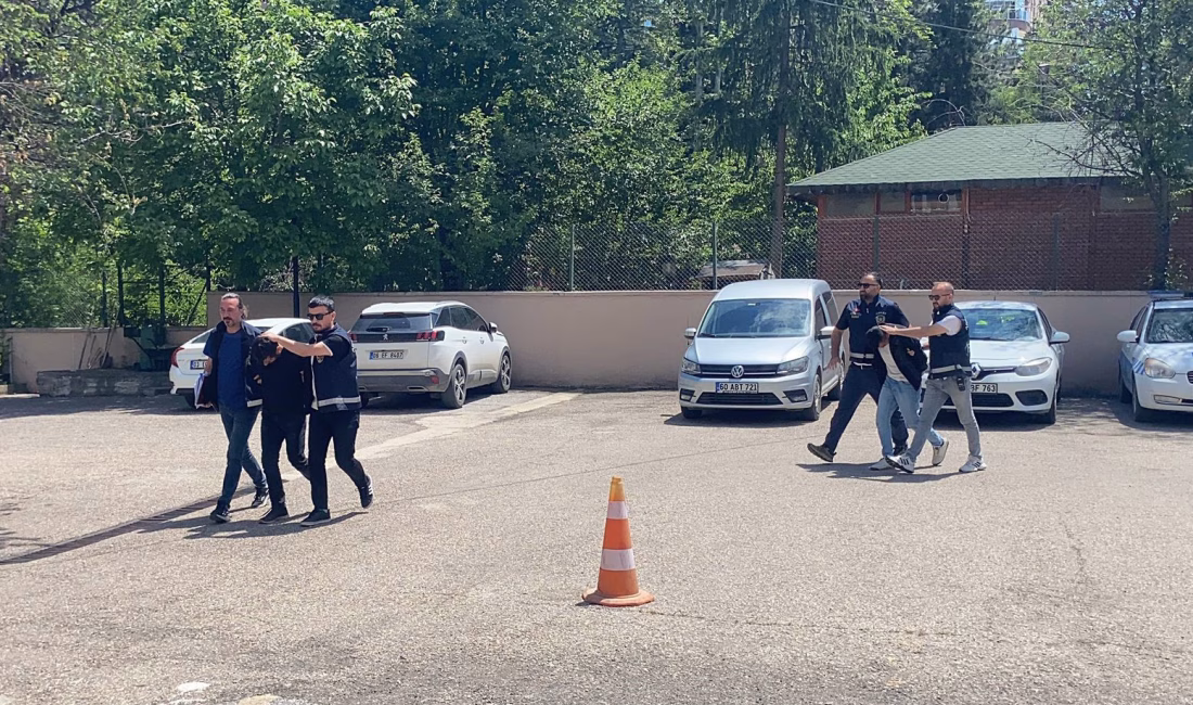 Kaza ihbarında yaralı bulunan ve darp izlerine rastlanan Hatice’nin ölümüne 2 gözaltı Fatih YILMAZ/TOKAT, – TOKAT’ta dün gece motosiklet kazası ihbarına giden