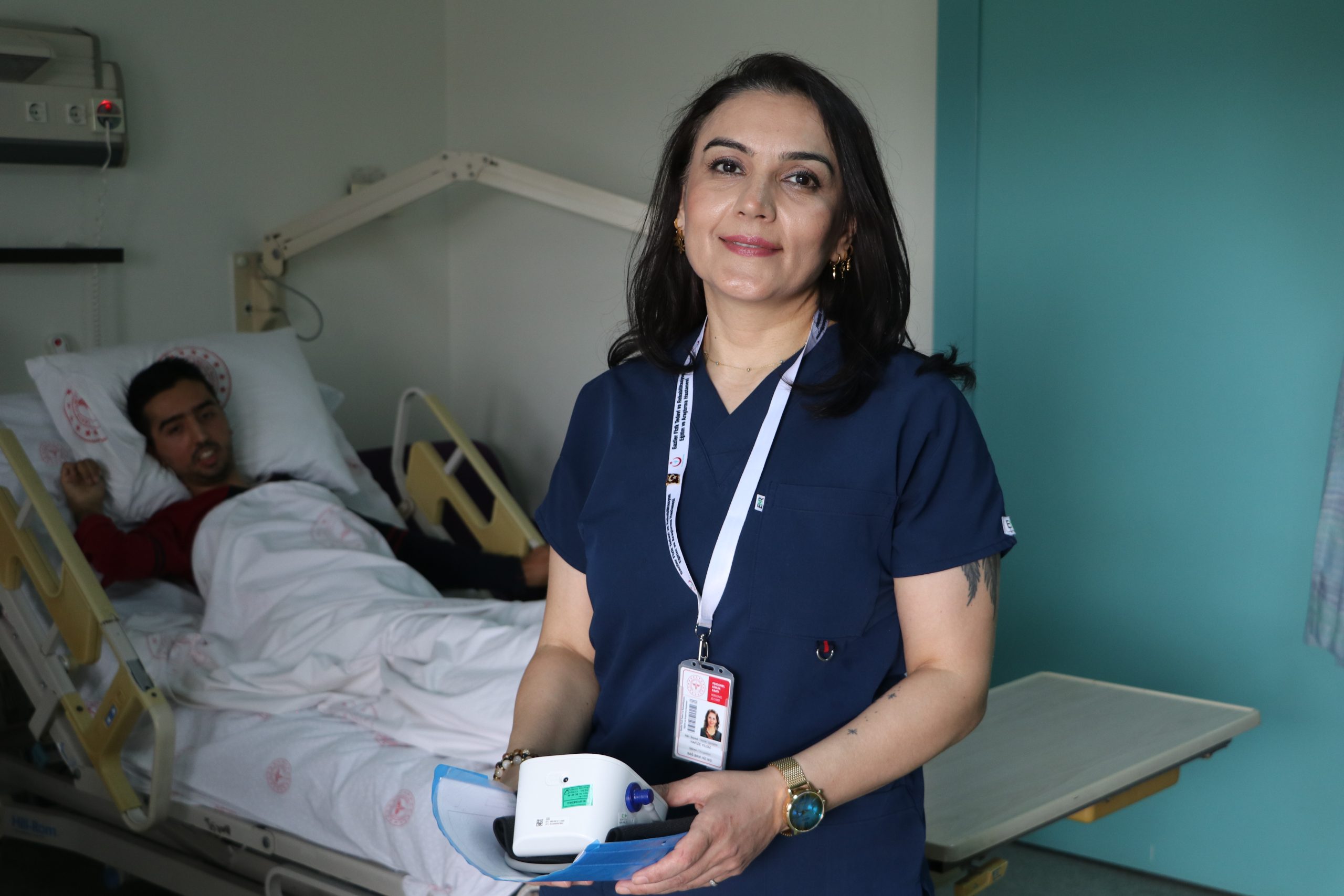 Sibel Hemşire, hastalara sesiyle deva oluyor