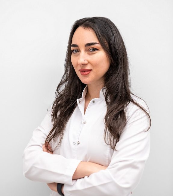 İSTANBUL, – ARTAN sıcaklar ve nemli havanın, ciltte bazı farklılıklara