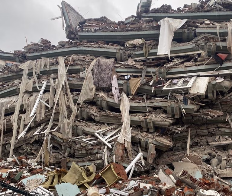 Ömer KOÇ/KAHRAMANMARAŞ, – KAHRAMANMARAŞ’ta depremde yıkılan Hamidiye Sitesi’nde 146 kişinin