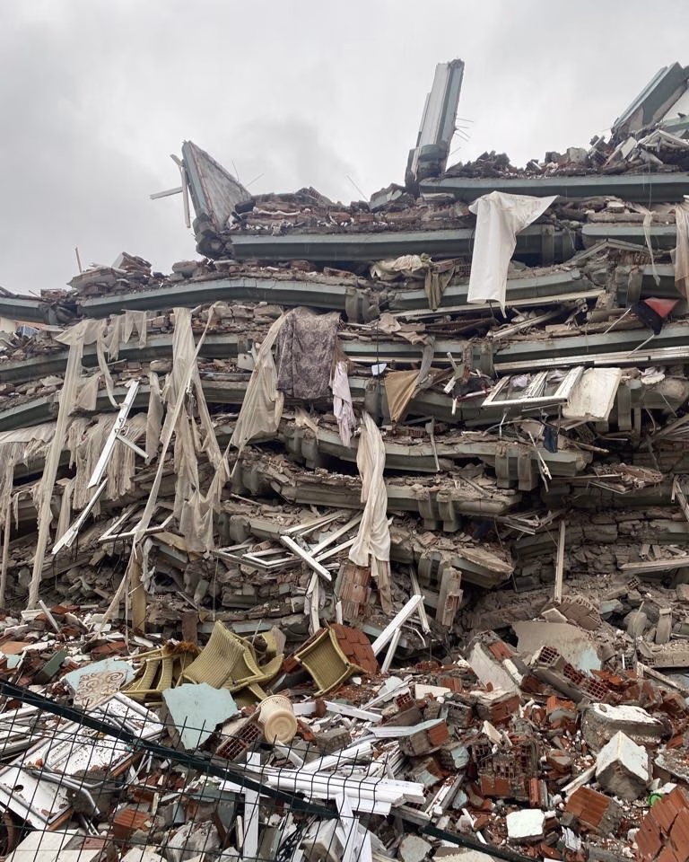 kişinin öldüğü sitenin davasında kişiye hapis, kişiye beraat talebi