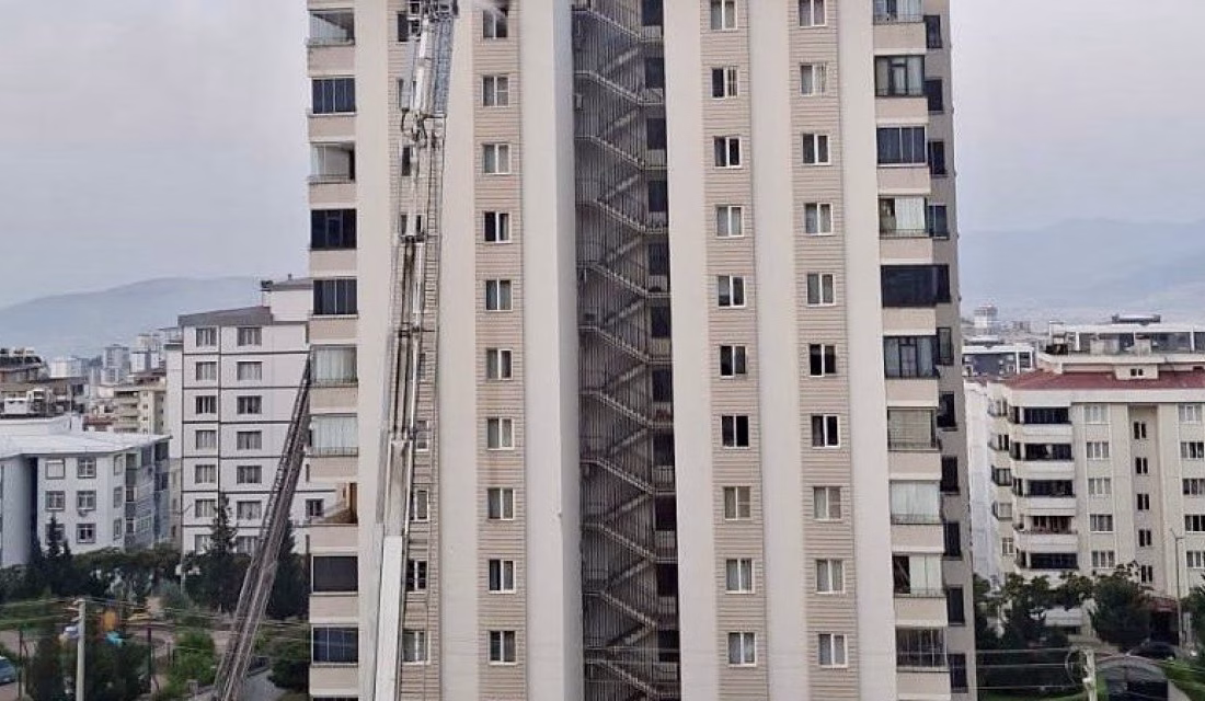 Kahramanmaraş’ta bir apartmanda çıkan yangın sonucu 3 kişi yaralandı.

