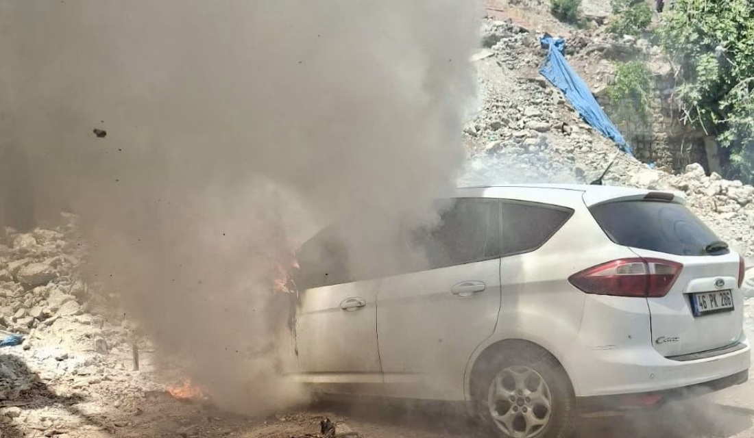 Kahramanmaraş’ta park halindeki otomobilde çıkan yangın maddi hasara neden oldu.
