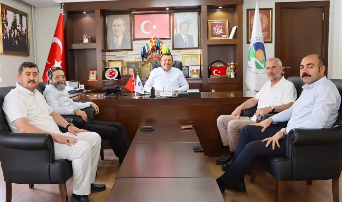 Anahtar Parti Kahramanmaraş İl Başkanı Fatin Rüştü Kayıran, beraberinde Teşkilat