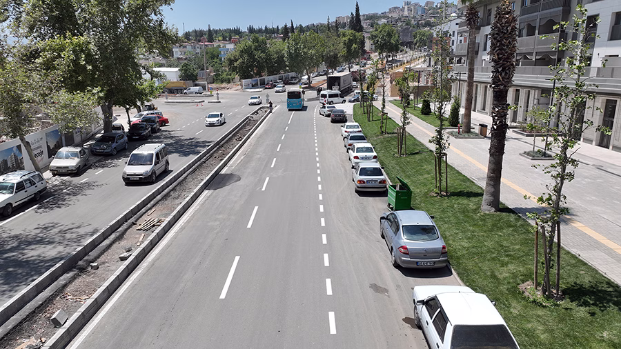 Kahramanmaraş Büyükşehir Belediyesi, şehir genelinde ulaşım altyapısını güçlendirmek ve vatandaşlara