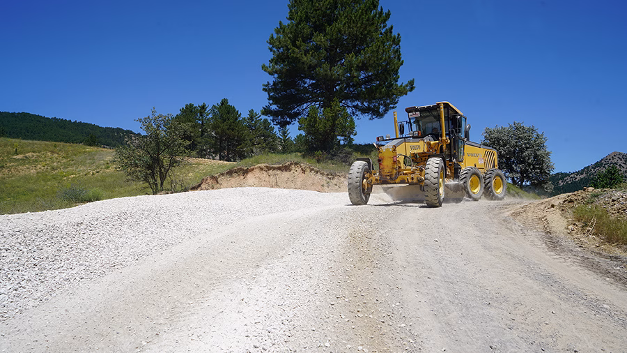 Büyükşehir Belediyesi, Göksun’un kırsal mahallelerinden Payamburnu’na ulaşım sağlayan 4 kilometrelik