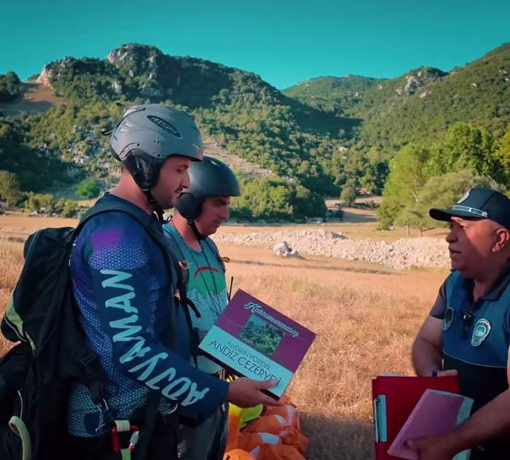 Andırın Belediyesi, çevre temizliği bilincini artırmak için yere çöp atanlara