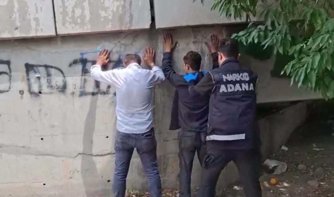 ADANA, – ADANA’da narkotik polisi, parklarda, bahçelerde ve köprü altlarında