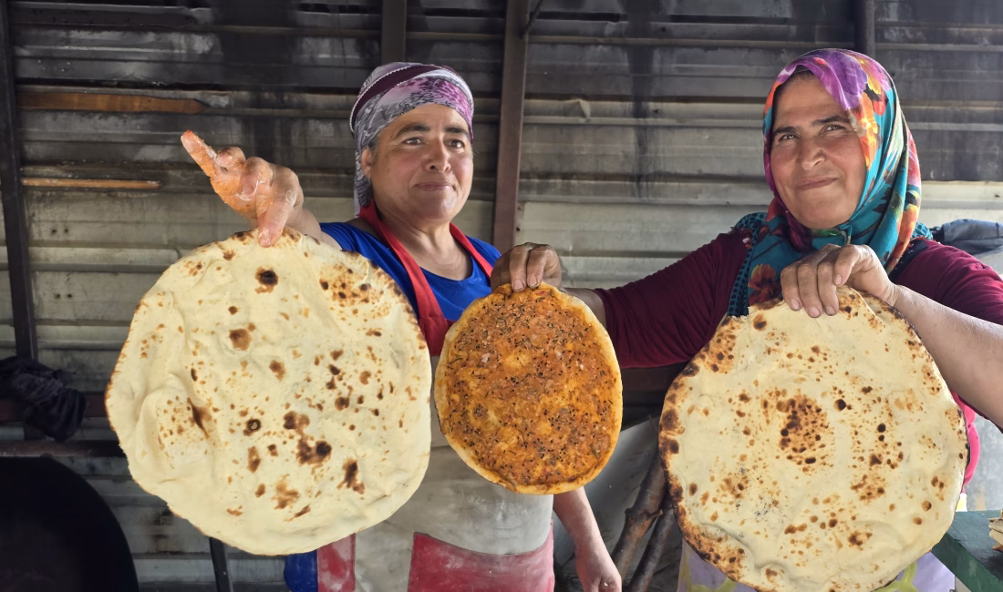 Alican GÜMÜŞ/SAMANDAĞ (Hatay), -HATAY’ın Samandağ ilçesinde depremzede kadınlar, sabahın erken