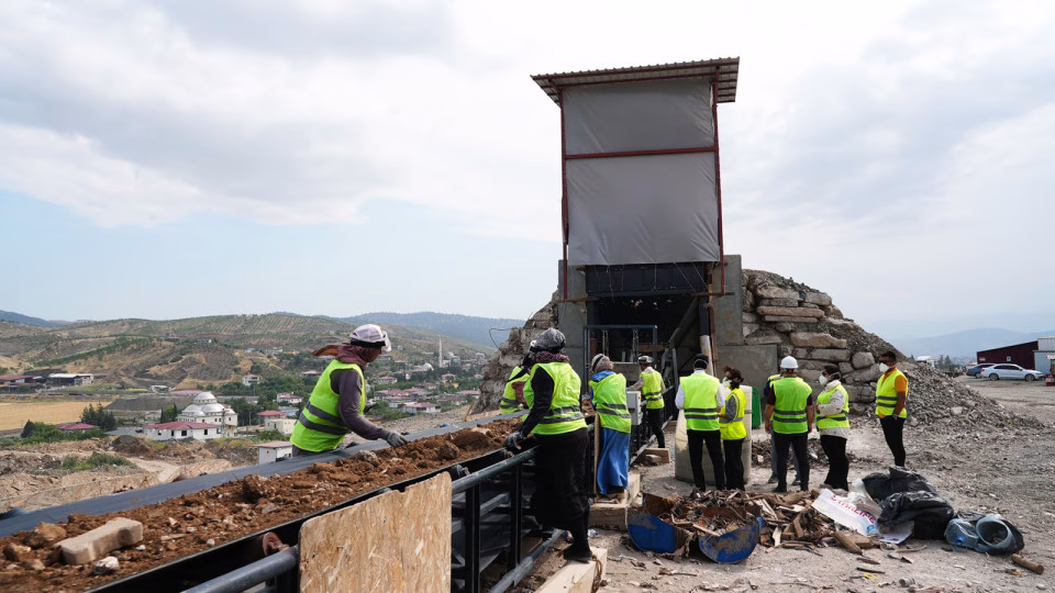 Büyükşehir Belediyesinin Enkaz Atıkları Ayrıştırma Tesisi, Türkiye’nin dört bir yanındaki