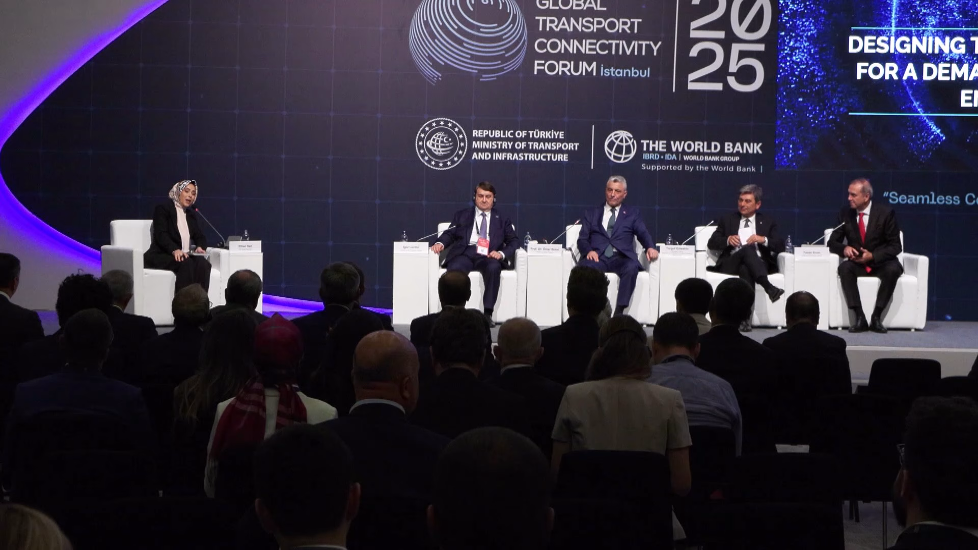 İstanbul - Bakan Bolat: Türkiye Yüzyılı'nı ulaştırmanın, ticaretin, lojistiğin yüzyılı olarak görüyoruz İstanbul Bakan Bolat: Türkiye Yüzyılı'nı ulaştırmanın, ticaretin, lojistiğin yüzyılı olarak görüyoruz