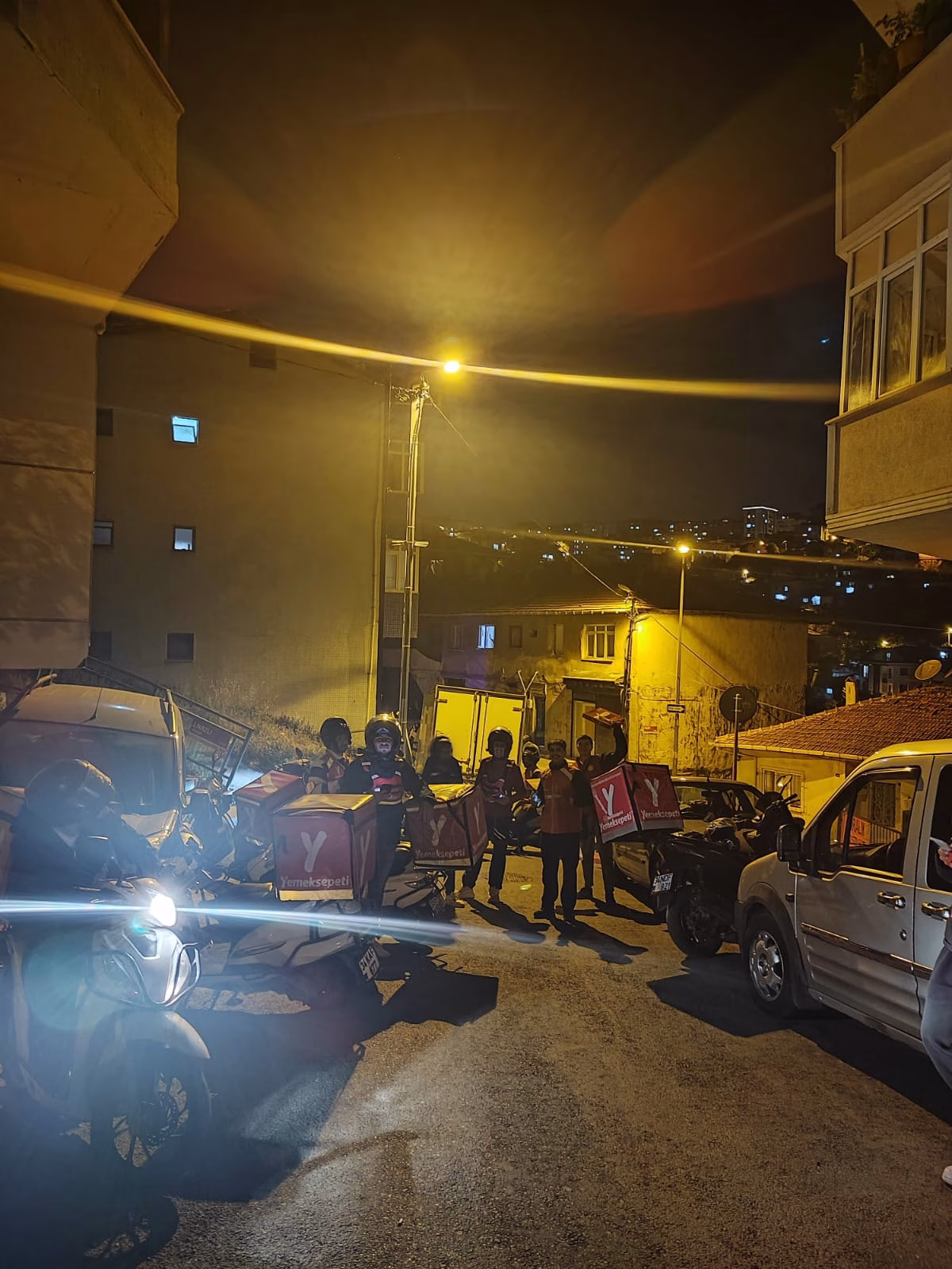 İstanbul Eyüpsultan'da onlarca restorandan sipariş verdi, motokuryeler kapıda kaldı