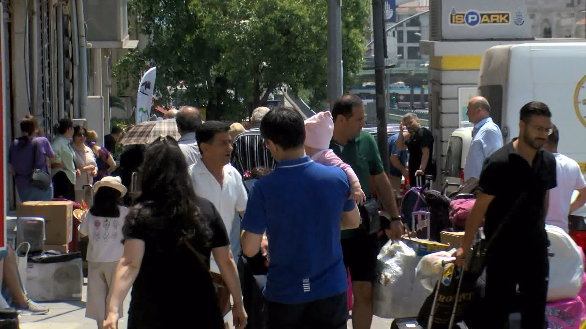İstanbul Hava sahası kapanınca İranlılar otobüslerle ülkelerine dönüyor; ek seferler konuldu