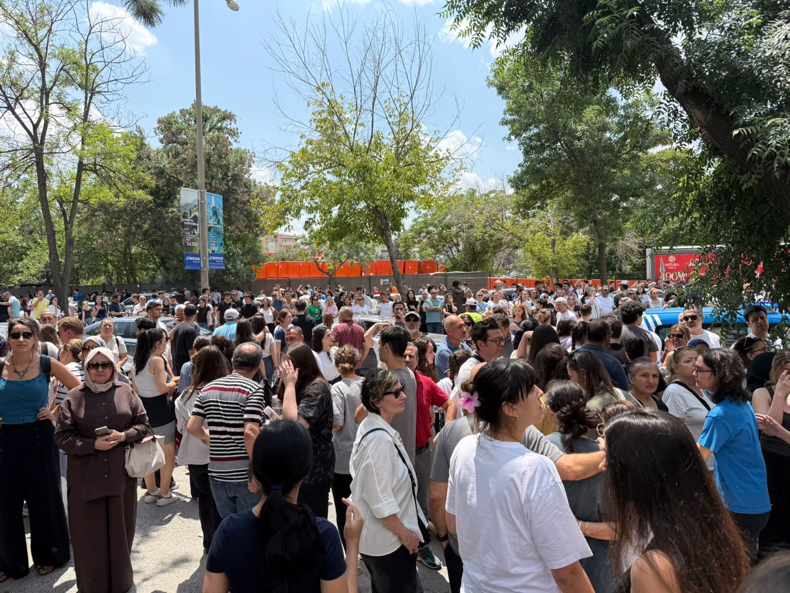 ÖSYM Başkanı Ersoy, YKS adaylarına destek oldu ()