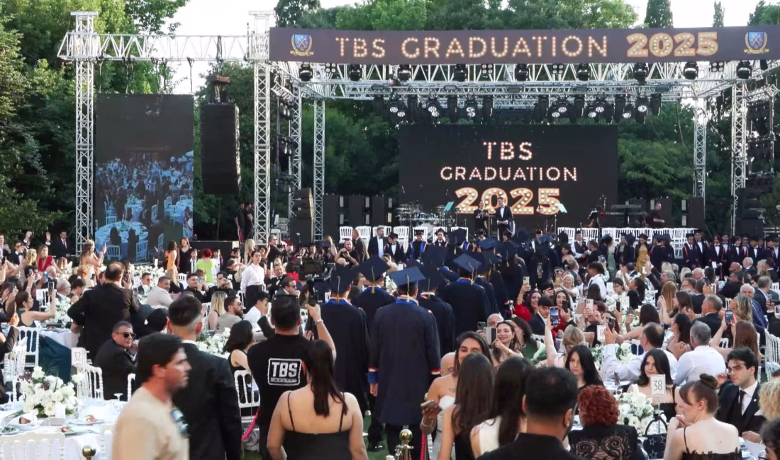 Devran GÜNDÜZ- Mehmet ALA/ İSTANBUL, – İSTANBUL’daki İngiltere Başkonsolosluğu bahçesinde