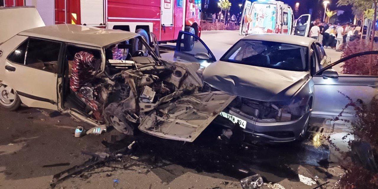 Kahramanmaraş’ta iki otomobil çarpıştı: 3 yaralı