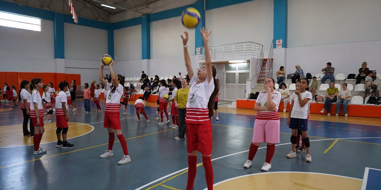 Geleceğin Sporcuları Yaz Spor Okullarında Yetişiyor Geleceğin Sporcuları Yaz Spor Okullarında Yetişiyor