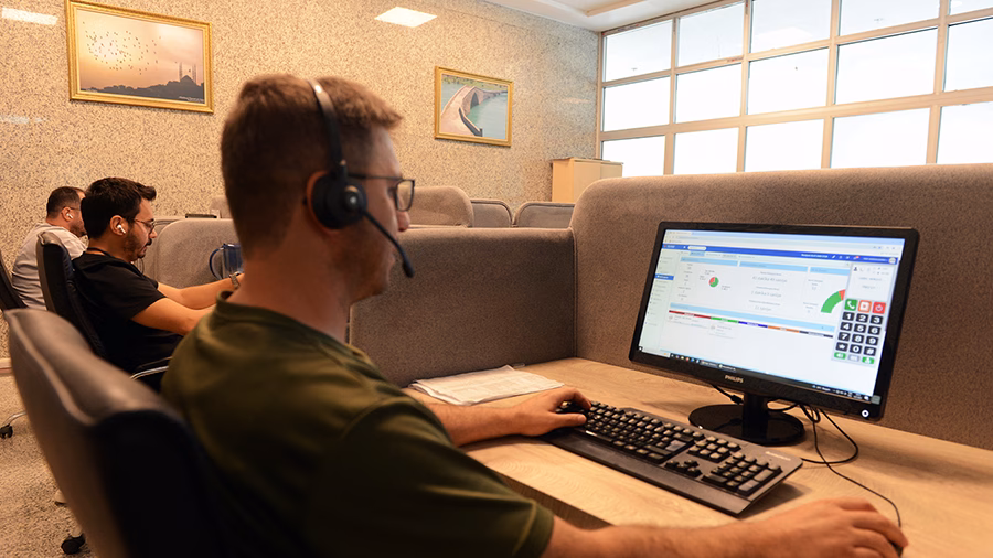 Büyükşehir Belediyesi ALO 153 İletişim Merkezi, yenilenen altyapısıyla 7/24 vatandaşların