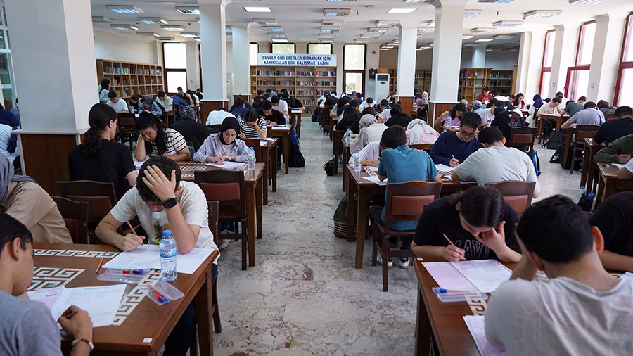 Büyükşehir Belediyesinin üniversite adaylarına destek olmak için geçtiğimiz eğitim döneminde