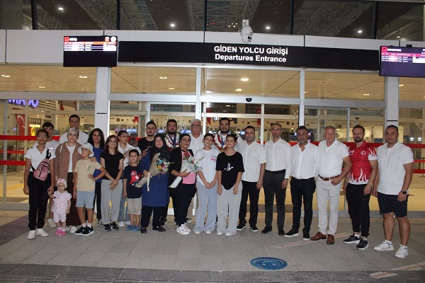 Fransa’nın Chateauroux kentinde düzenlenen Ateşli Silahlar ve Plak Atışları Avrupa