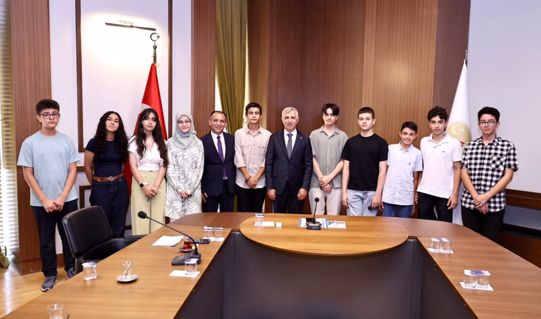 Kahramanmaraş Valisi Mükerrem Ünlüer, 2025 Liselere Geçiş Sistemi (LGS) sınavında