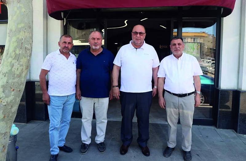 Dulkadiroğlu Belediye Başkanı Mehmet Akpınar, ilçede faaliyet gösteren esnafları ziyaret