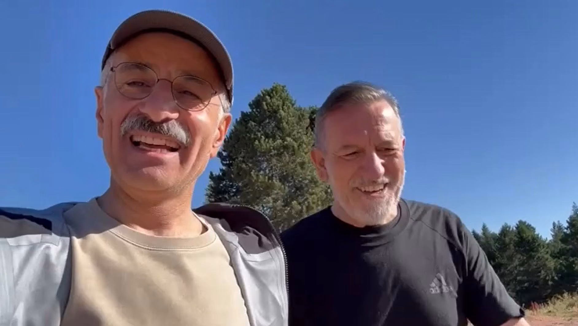 Bakan Uraloğlu, Uludağ'ın eteklerinde sabah yürüyüşü yaptı