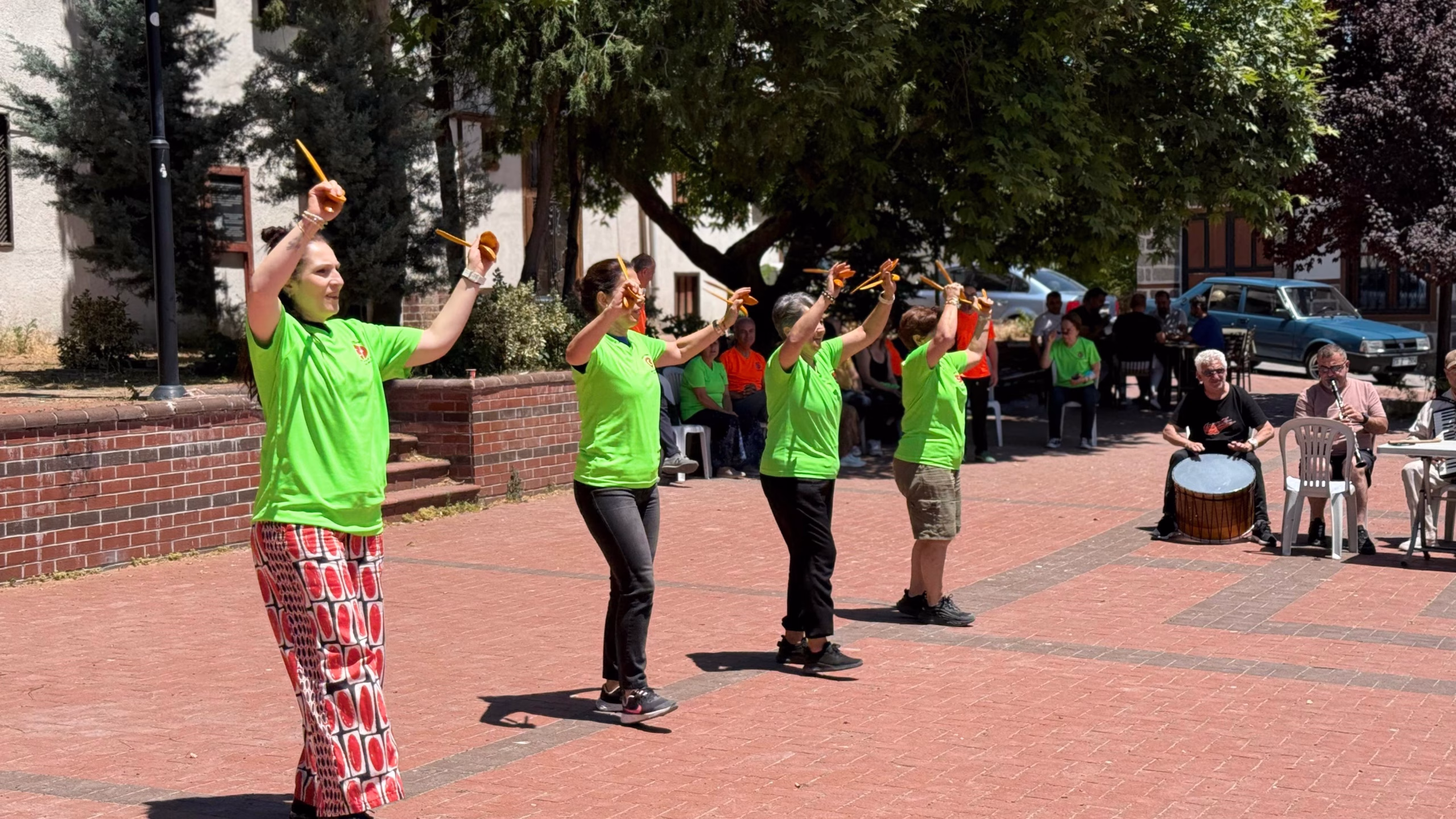 Hacettepe'nin her meslekten dansçıları
