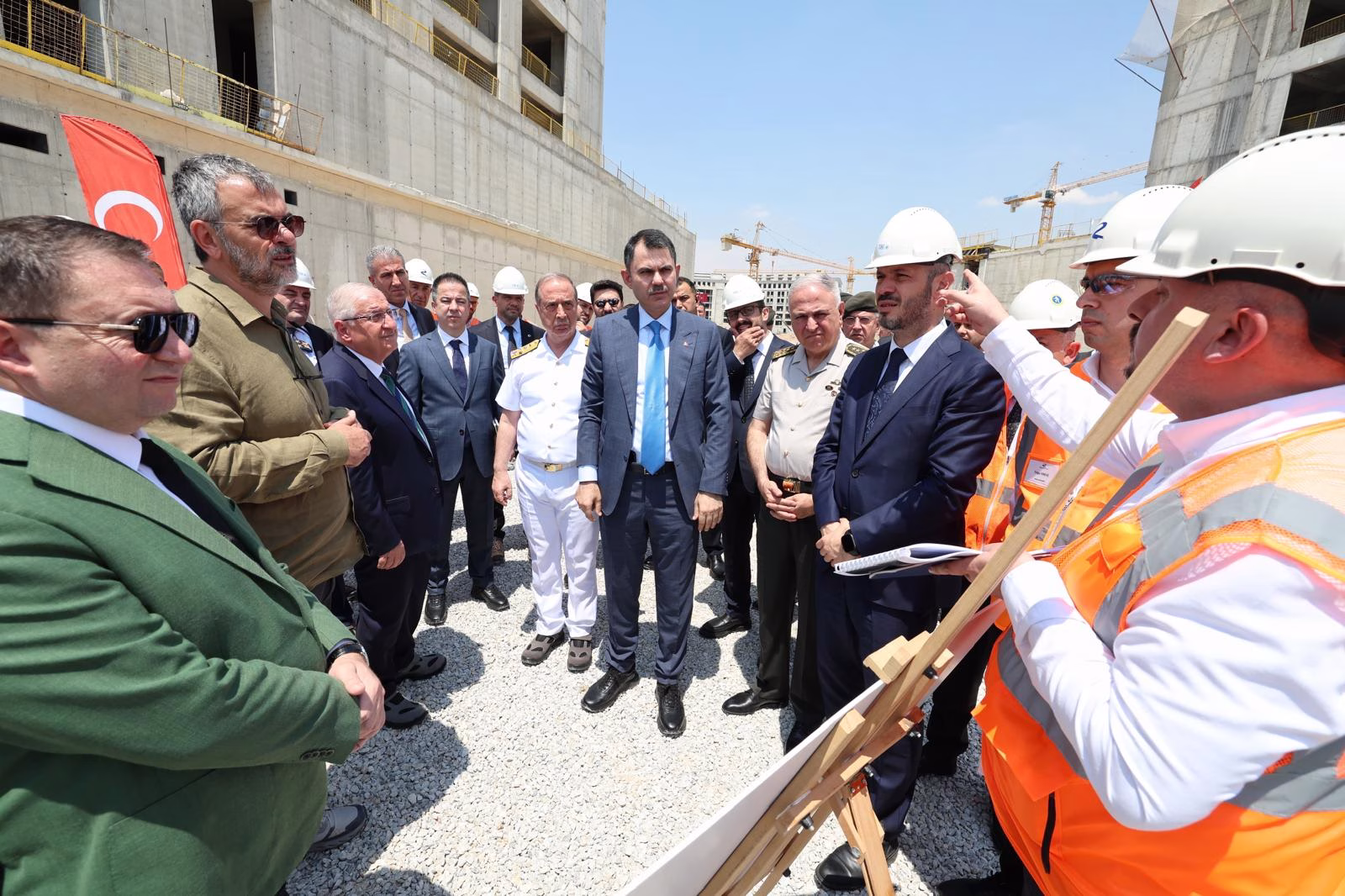 İki bakan, 'Ay Yıldız' projesini yerinde inceledi İki bakan, 'Ay Yıldız' projesini yerinde inceledi