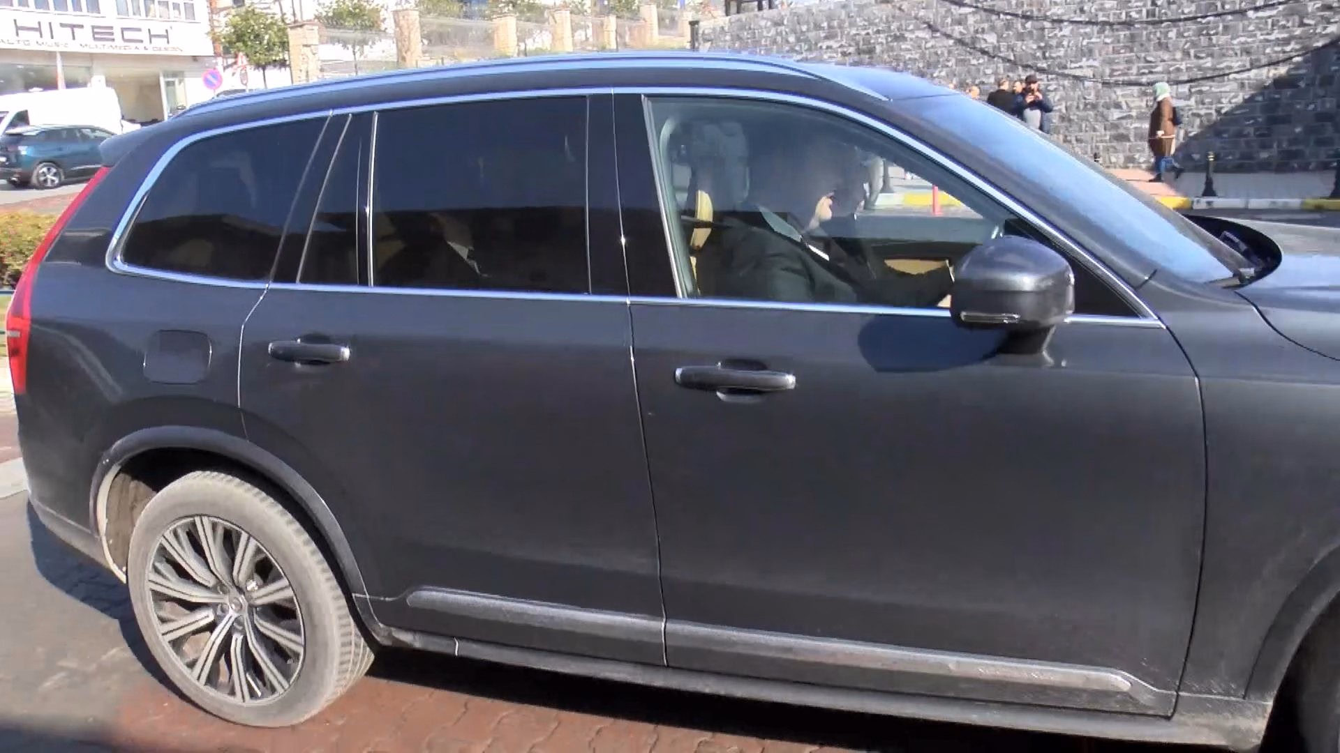 İstanbul Mahkeme iş insanı İnan Kıraç'ın evliliğinin iptaline karar verdi