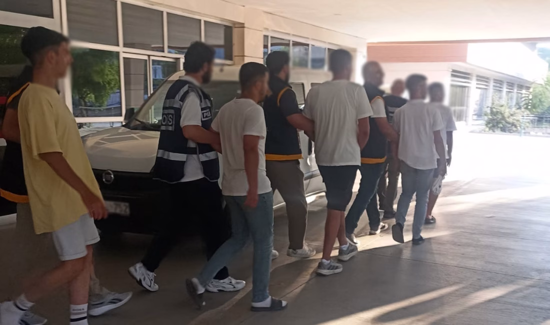 Ersan ERDOĞAN/ MANİSA, – MANİSA’da kendilerini polis olarak tanıtan dolandırıcılar,