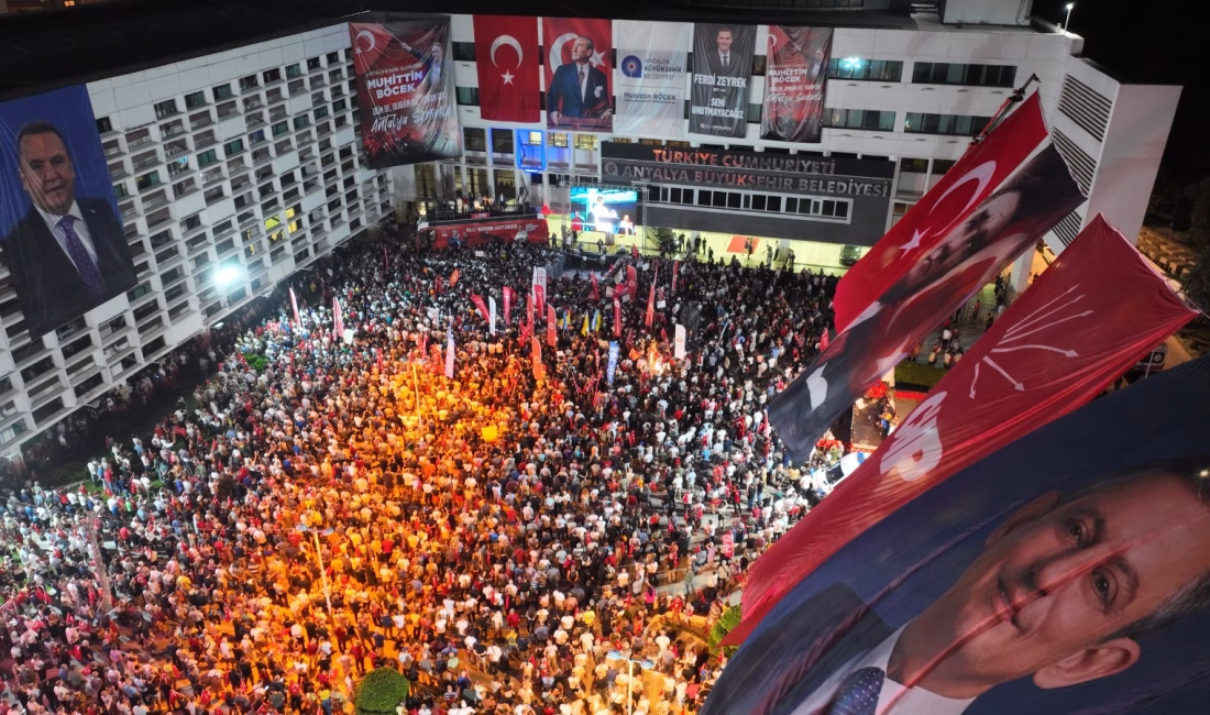 ÖZEL, MİTİNGDE KONUŞTU CHP Genel Başkanı Özgür Özel, Antalya Büyükşehir