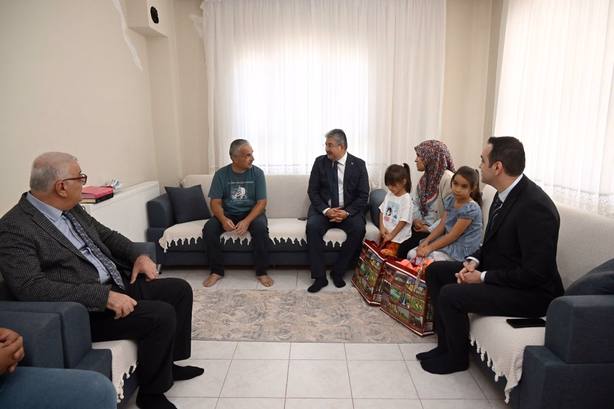 EV ZİYARET’İNDE VATANDAŞLAR VALİ YILMAZ’A TEŞEKKÜR ETTİLER