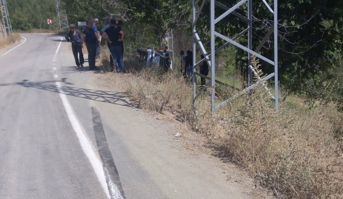 Kahramanmaraş’ın Ekinözü ilçesinde otomobilin şarampole devrilmesi sonucu sürücü yaralandı.

