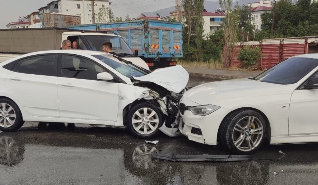Kahramanmaraş’ın Göksun ilçesinde yaşanan zincirleme trafik kazasında 1 kişi yaralandı.
