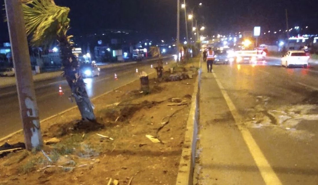 Kahramanmaraş’ta makas atma iddiasıyla kontrolden çıkan otomobil karşı şeritten gelen