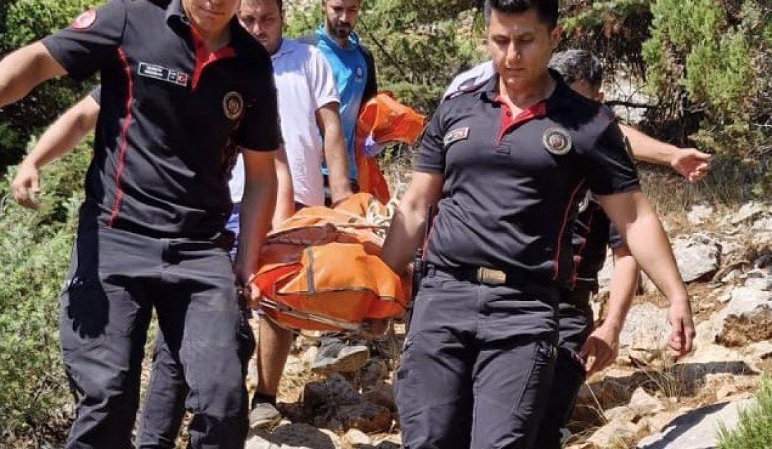 Kahramanmaraş’ın Göksun ilçesinde ekşi bitkisi toplamak için kardeşi ile dağa