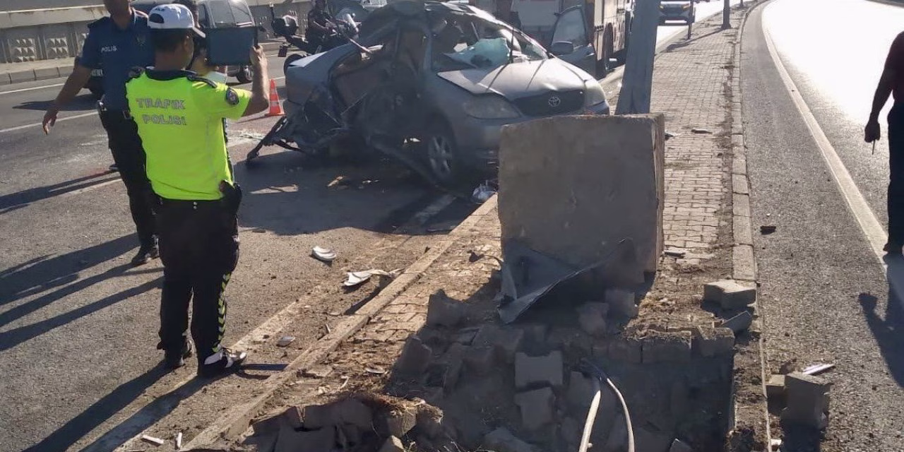 Kahramanmaraş’ta otomobil aydınlatma direğine çarptı: 3 yaralı Kahramanmaraş’ta otomobil aydınlatma direğine çarptı: 3 yaralı