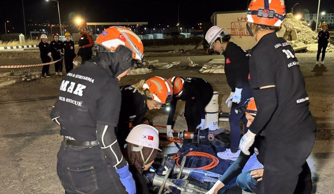 Kahramanmaraş Arama Kurtarma ve Ahde Vefa Derneği bünyesindeki tamamen kadınlardan