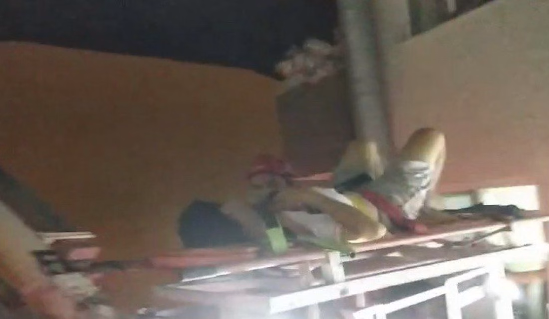 Kahramanmaraş’ta evinin balkonunda iken dengesini kaybederek işyerinin çatısına düşen çocuk