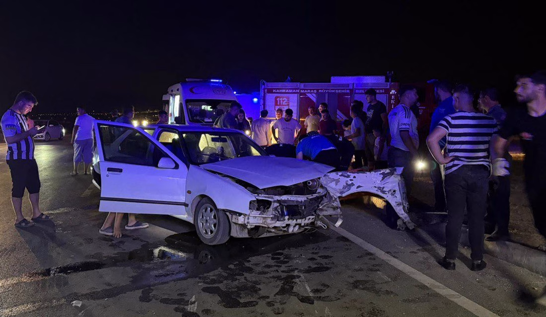 Kahramanmaraş’ın Afşin ilçesinde yaşanan trafik kazasında iki otomobilin çarpışması sonucu