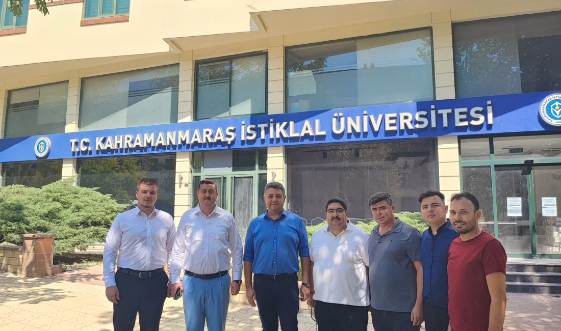 Anahtar Parti Dulkadiroğlu İlçe Başkanı Hacı Ahmet Sivri ve beraberindeki