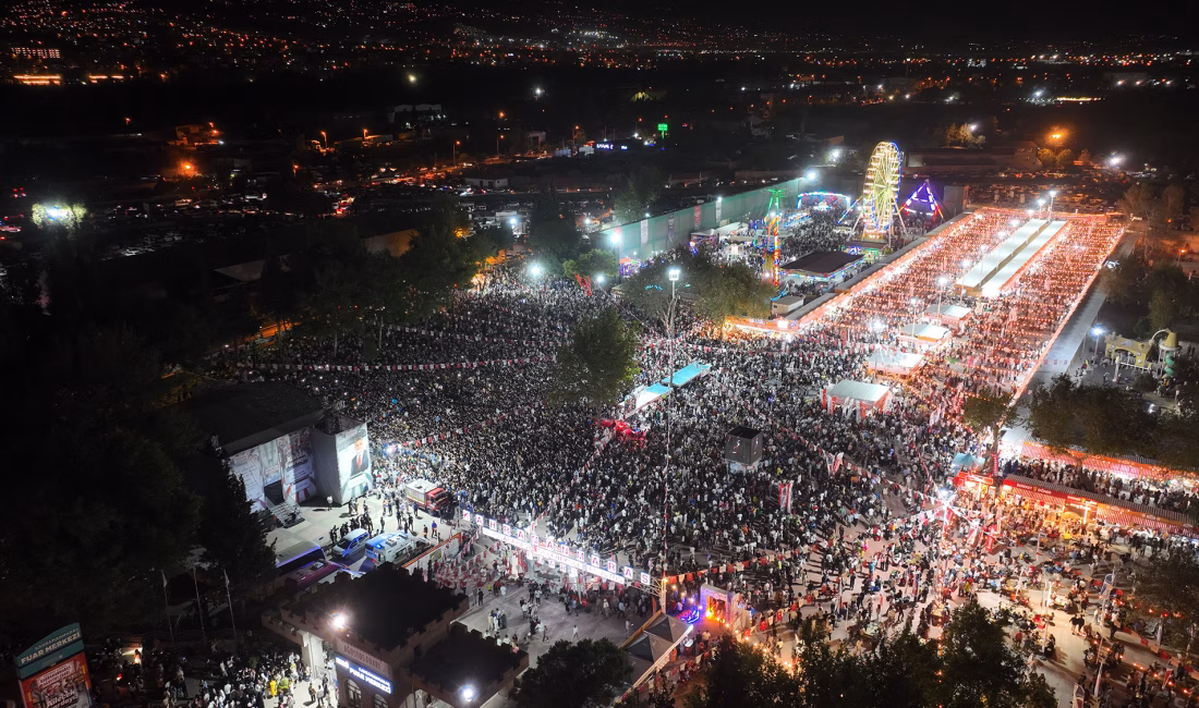 Kahramanmaraş Büyükşehir Belediyesi’nin düzenlediği Uluslararası Geleneksel Ağustos Fuarı, Türk müziğinin