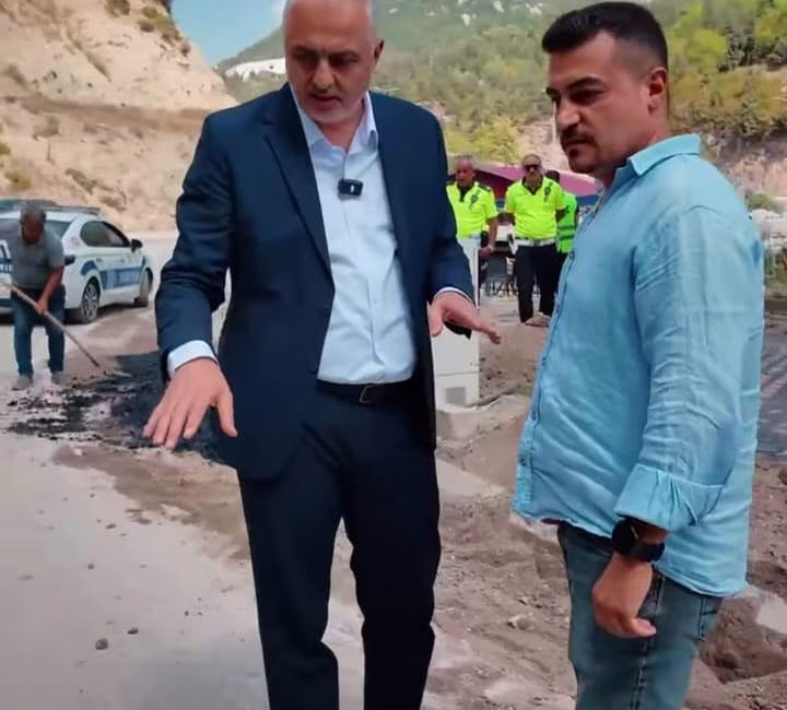 Kahramanmaraş’ın Andırın ilçesinde yarım kalan, şehir merkezindeki elektrik hatlarının yeraltına